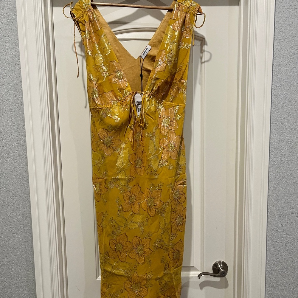 Rumored Gold Floral Midi Dress - Picture 2 of 4